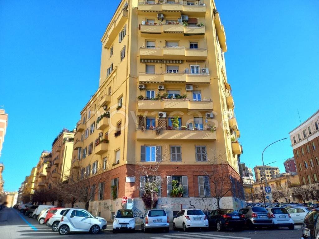 Appartamento in vendita a Roma via San Remo, 1