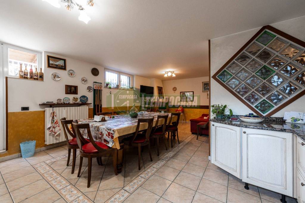 Villa in vendita a Vimercate via Dante Alighieri, 7