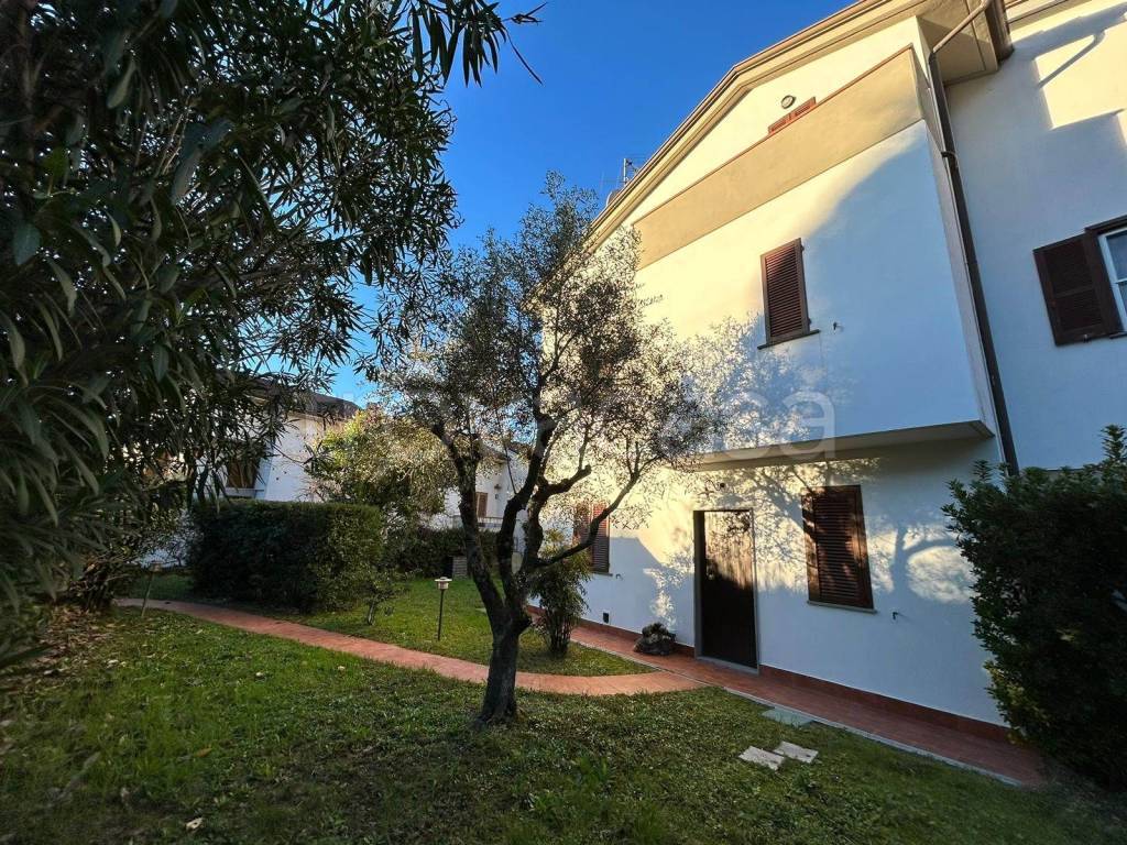 Villa a Schiera in vendita a Sarzana