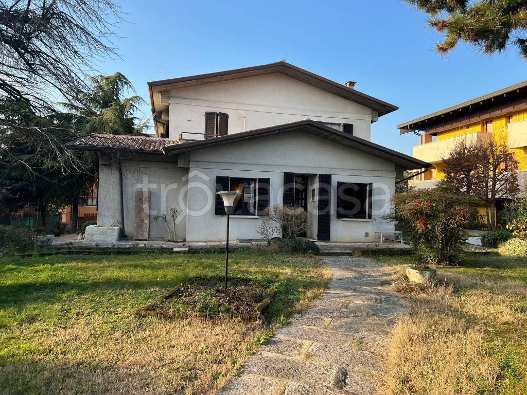 Villa a Schiera in vendita a Montichiari via Santella