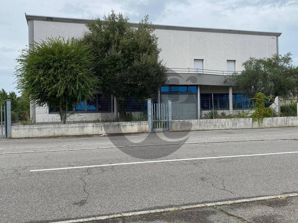 Capannone Industriale in vendita a Ghedi via Arnaldo da Brescia ghedi,it