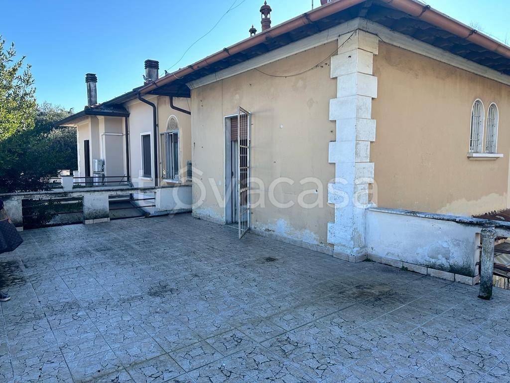 Villa Bifamiliare in vendita a Brescia via Vittorio Veneto