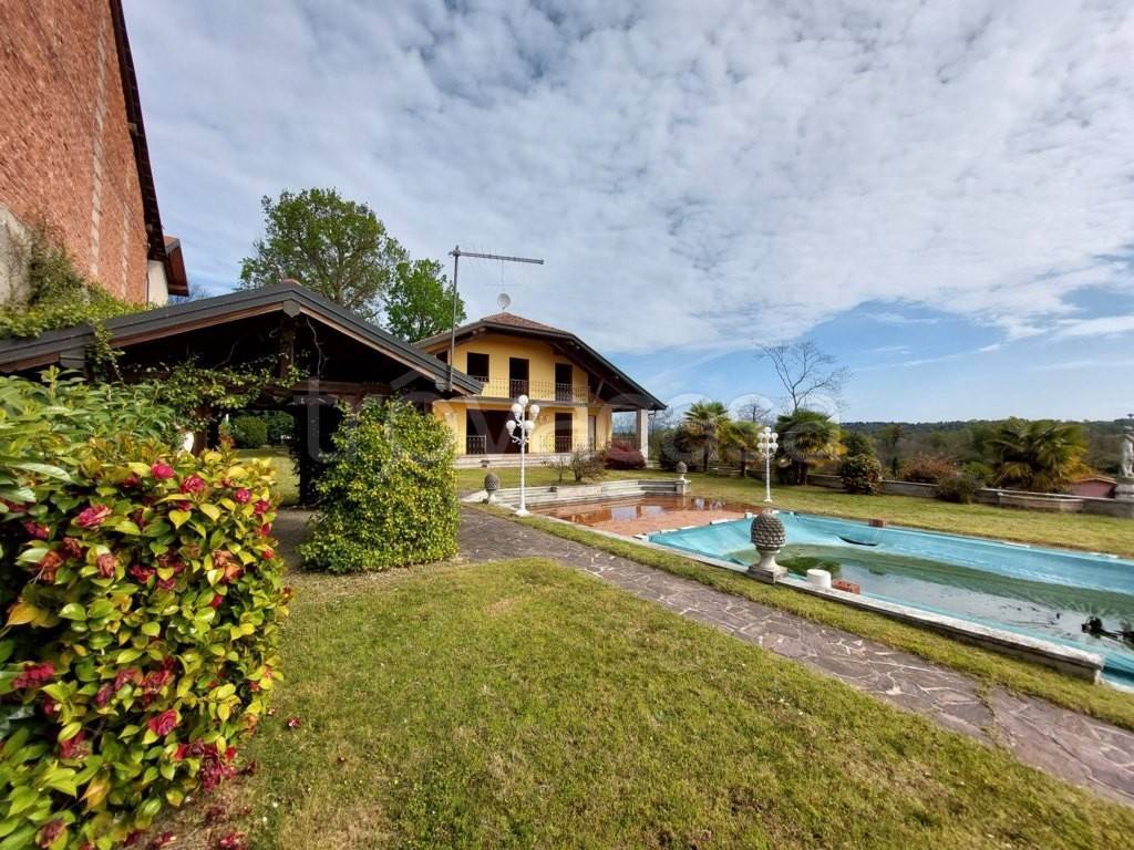Villa in vendita a Gattico-Veruno via Scella