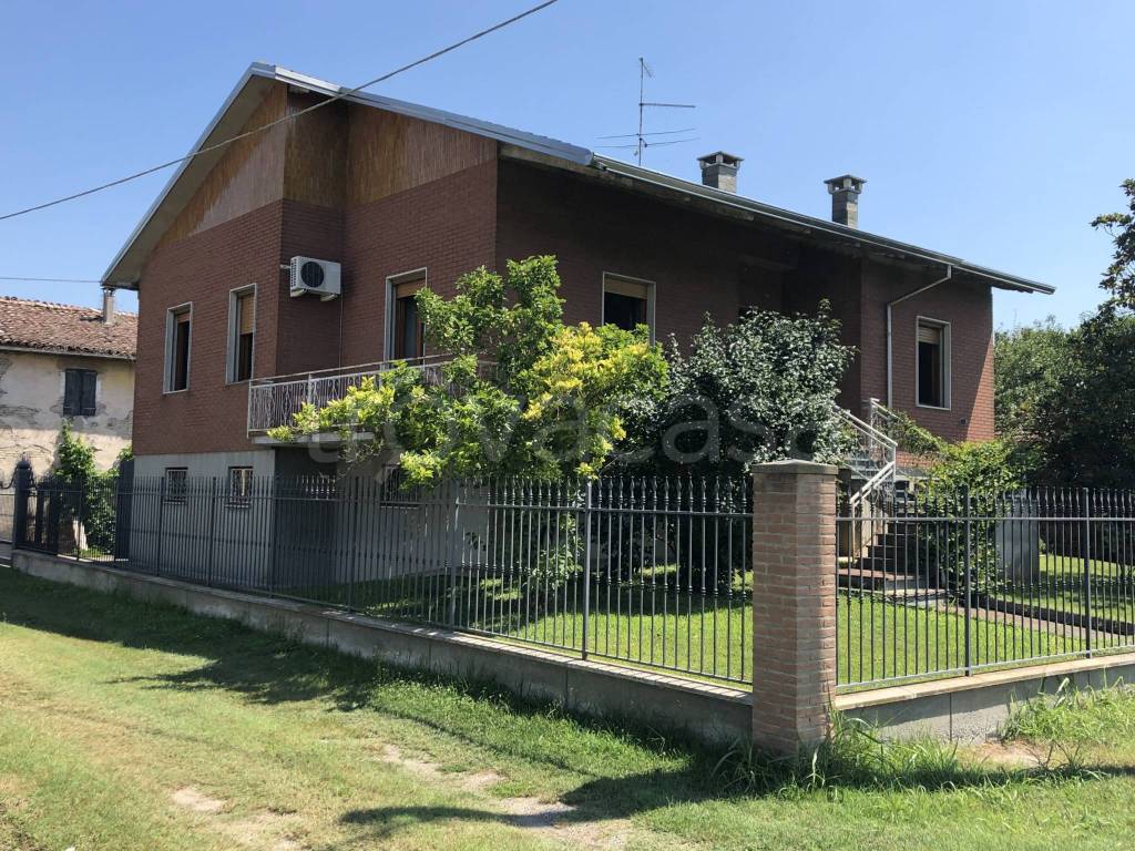 Villa in vendita a Roccabianca strada Altocò, 13