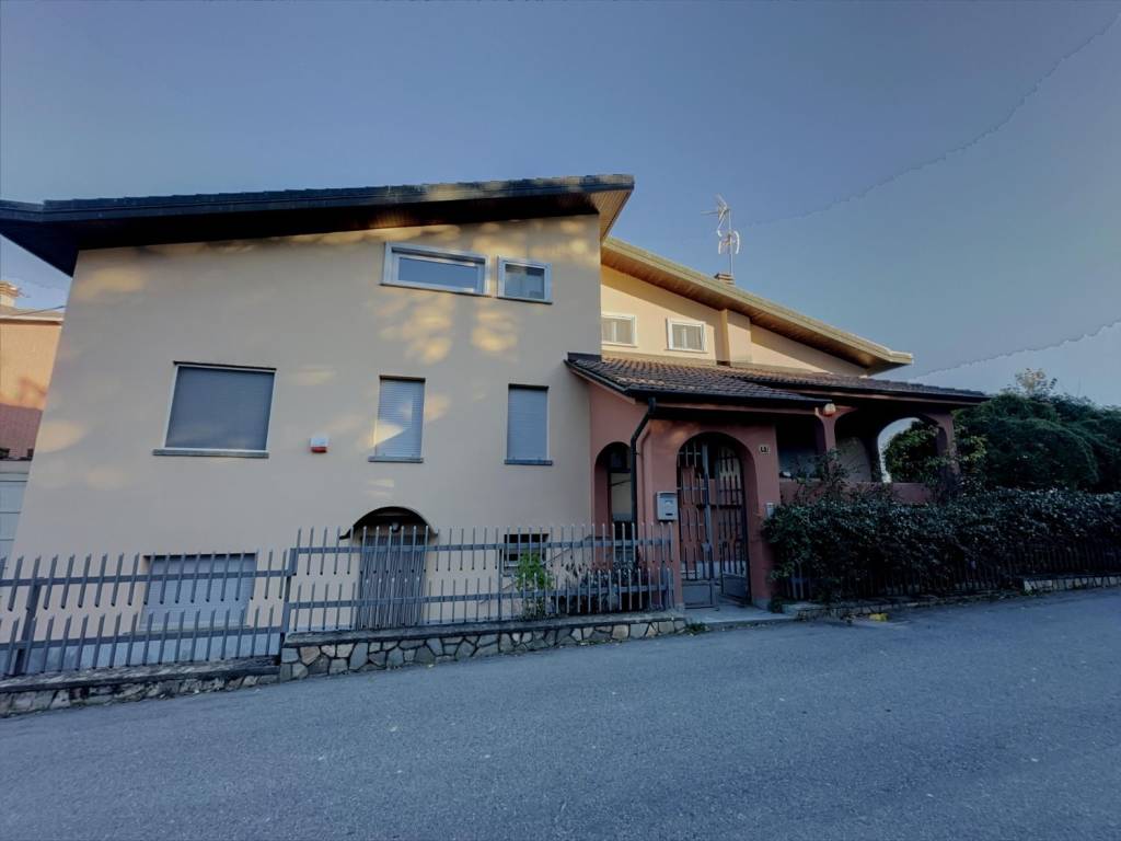 Villa in vendita a Montemagno via Dottor Rinetti