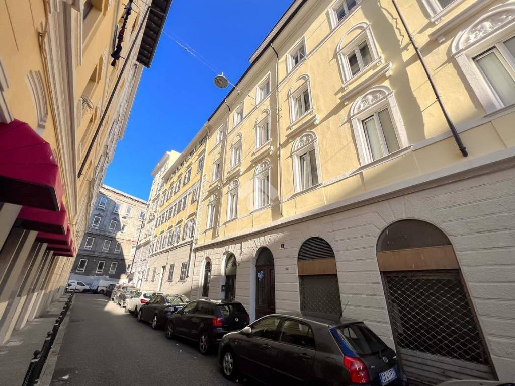 Appartamento in vendita a Trieste via Sant'Apollinare, 4