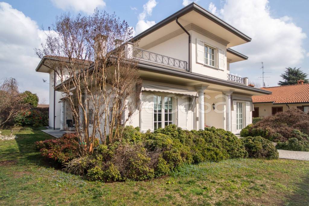 Villa in vendita a Cabiate via Montello, 79B