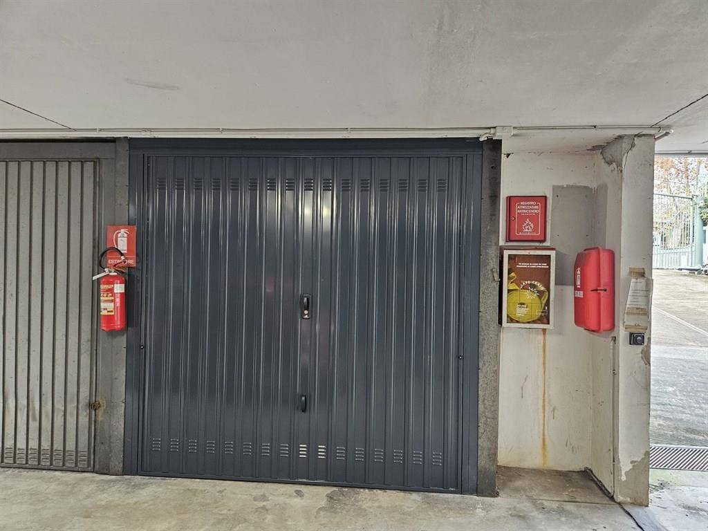 Garage in affitto a Cinisello Balsamo via Saint Denis, 13