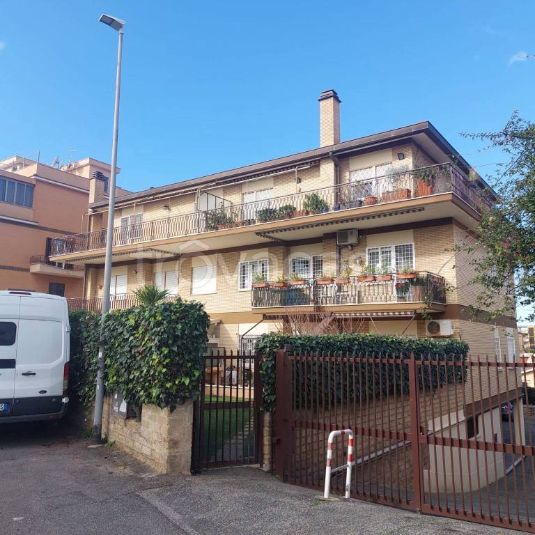 Appartamento in vendita a Roma via degli Scaligeri, 46