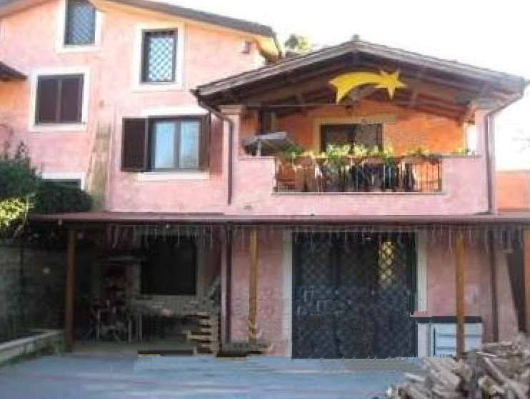 Villa Bifamiliare in vendita a Riano via del Ciclamino , 70