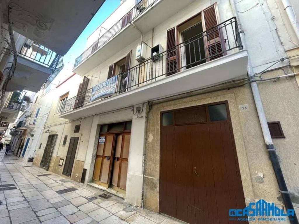 Appartamento in vendita a Mola di Bari via Francesco Crispi, 32