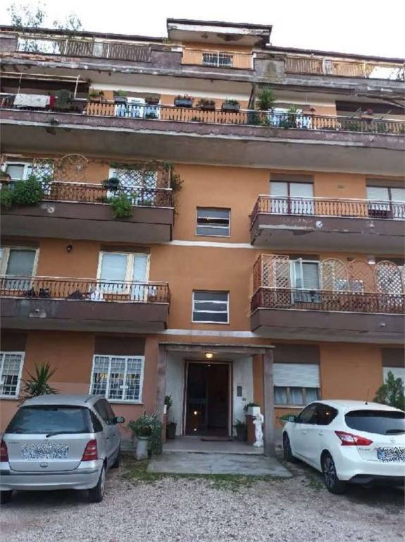 Appartamento in vendita a Roma via di Baccanello, 301