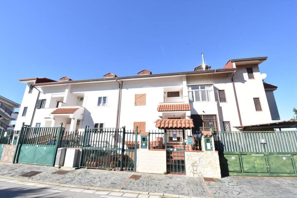 Villa a Schiera in vendita a Pollena Trocchia via Giacomo Leopardi, 60