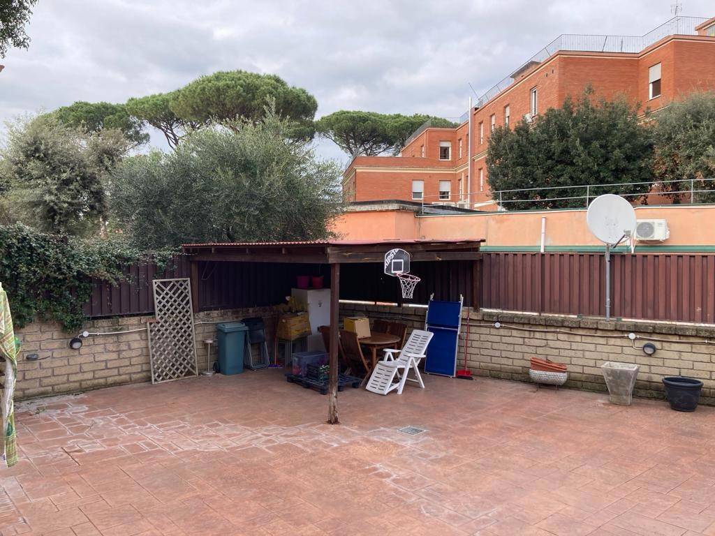 Appartamento in vendita a Roma via dei Candiano