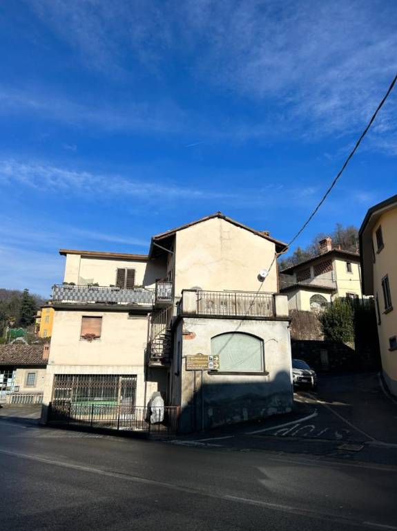 Casa Indipendente in vendita a Sarnico via San Nazzaro, 2