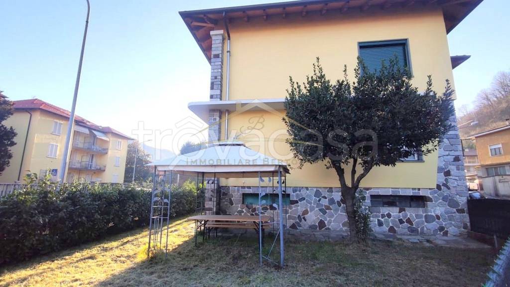 Appartamento in vendita a Borgosesia vicolo San Rocco, 3