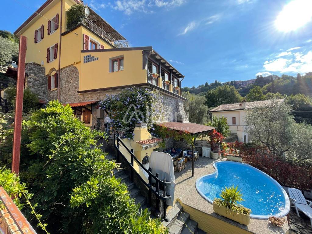 Villa Bifamiliare in vendita a Bolano