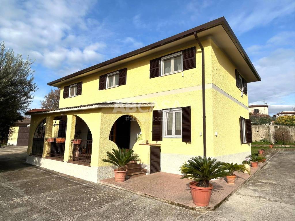 Villa in vendita a Velletri via Colle Calcagno