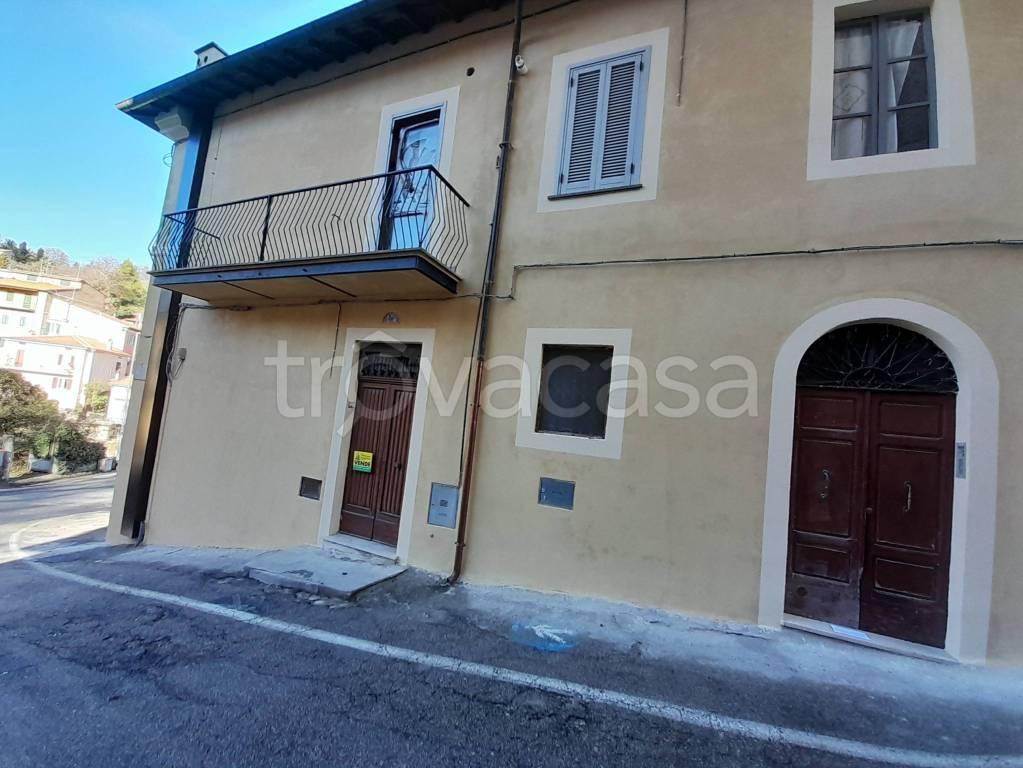 Appartamento in vendita a Caprarola via Monte Grappa
