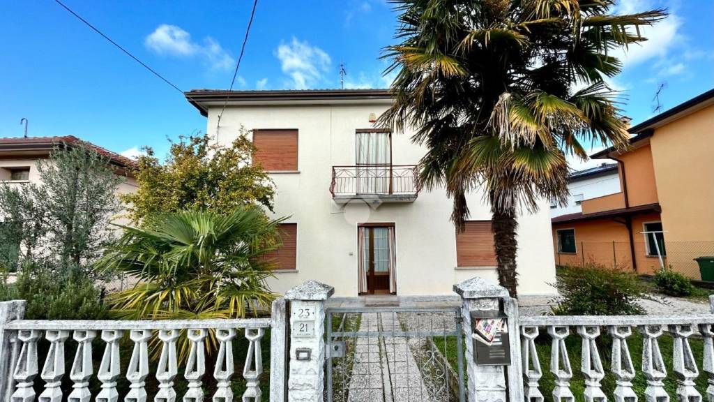Villa Bifamiliare in vendita a Sacile via Liguria