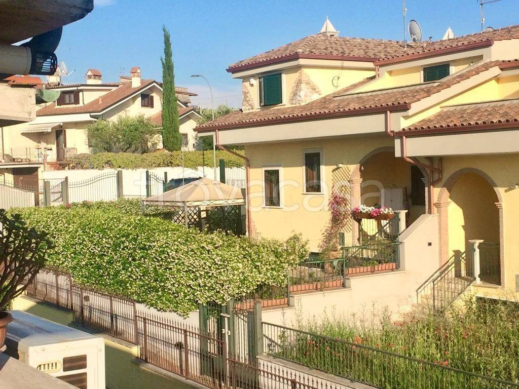 Villa a Schiera in vendita a Guidonia Montecelio via Tivoli