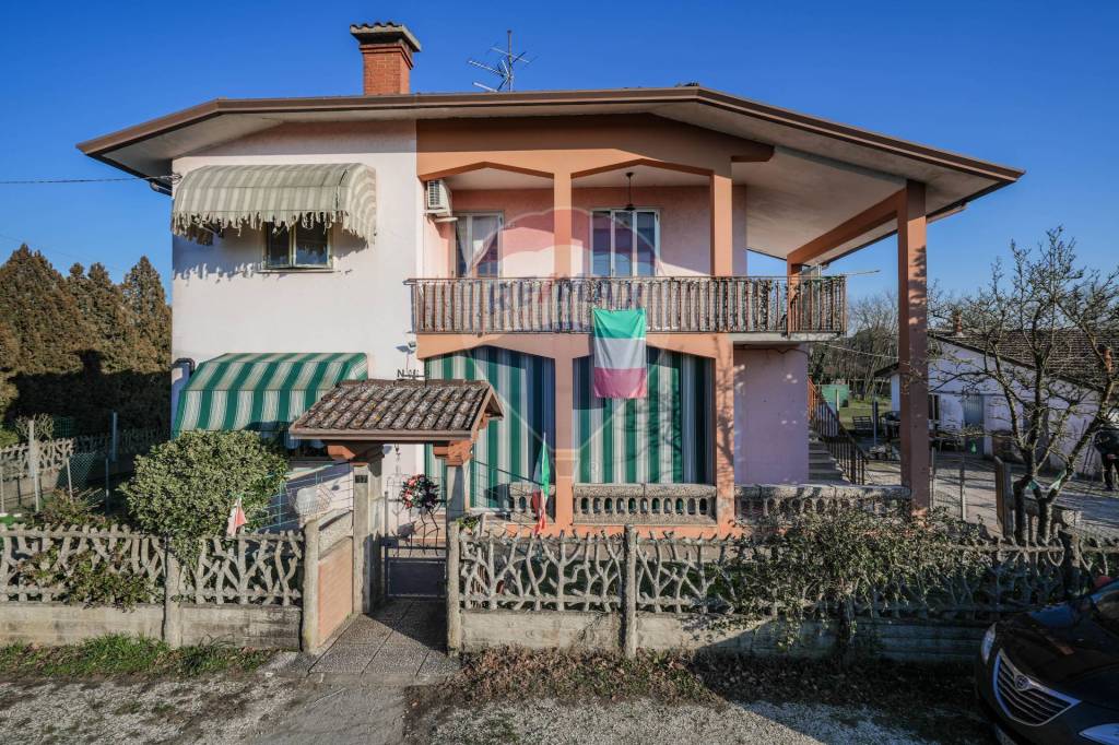 Casa Indipendente in vendita a Mesola via Sacche, 17