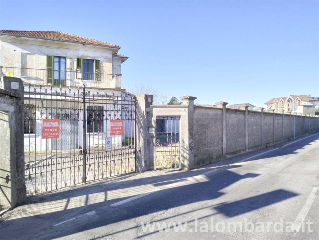 Intero Stabile in vendita a Galliate via Monte Grappa, 37