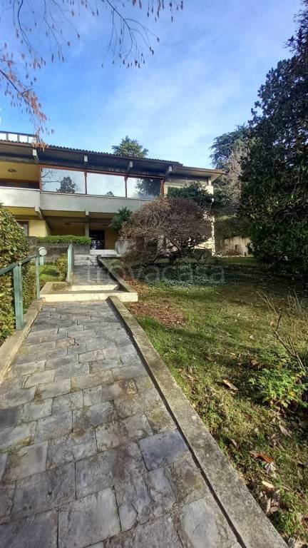 Villa Bifamiliare in vendita a Brescia