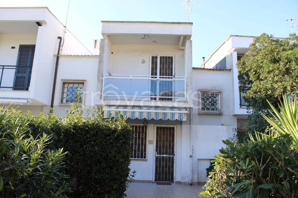 Villa a Schiera in vendita ad Ardea via Ulisse, 24