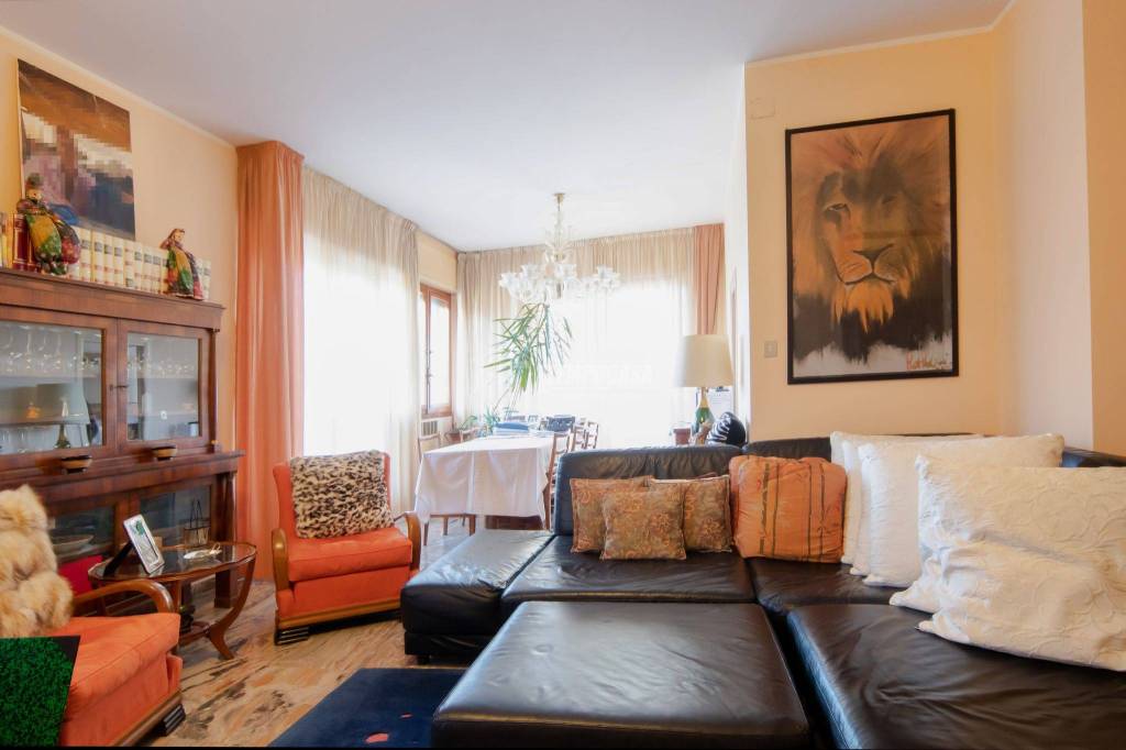 Appartamento in vendita a Bologna viale Giosuè Carducci, 30