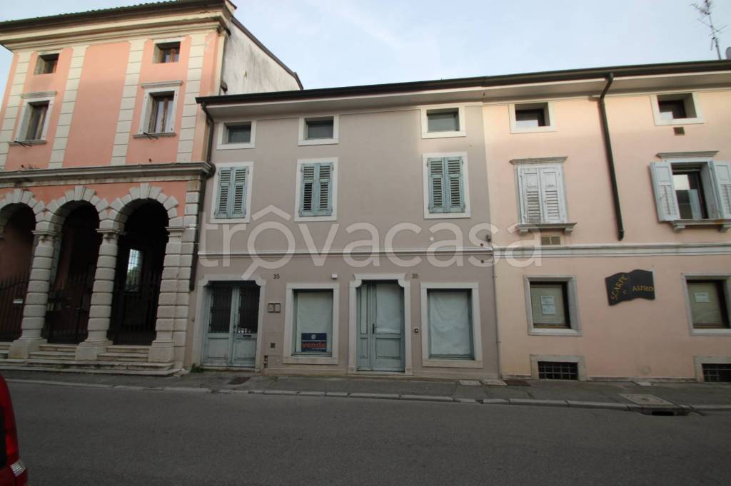 Intero Stabile in vendita a Gradisca d'Isonzo v. C. Battisti, 35