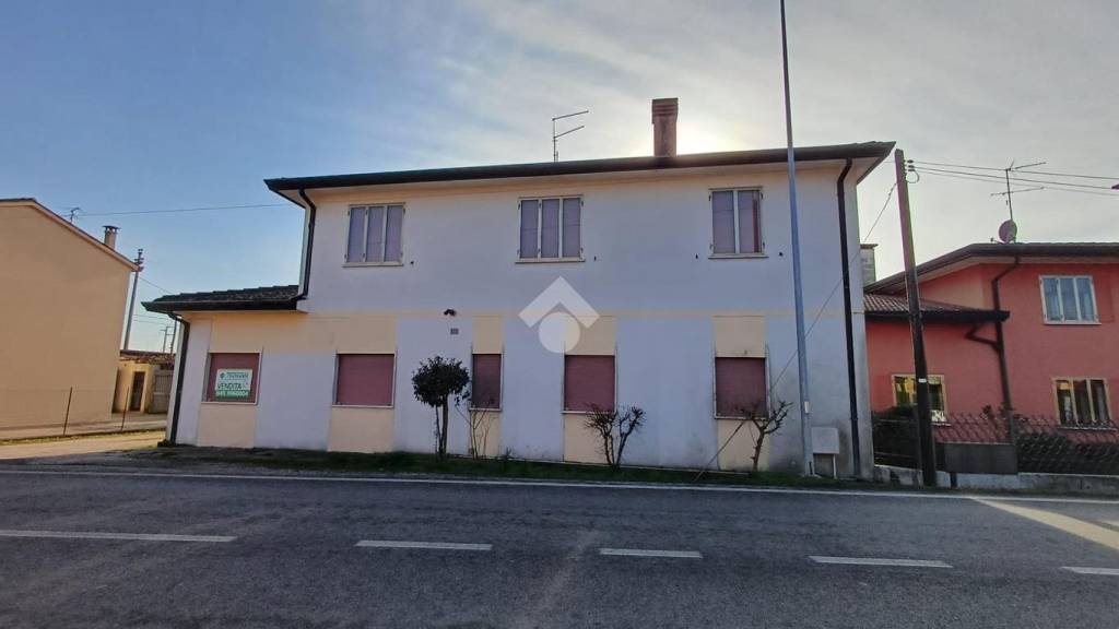 Casa Indipendente in vendita a Bagnoli di Sopra via f.lli Bandiera