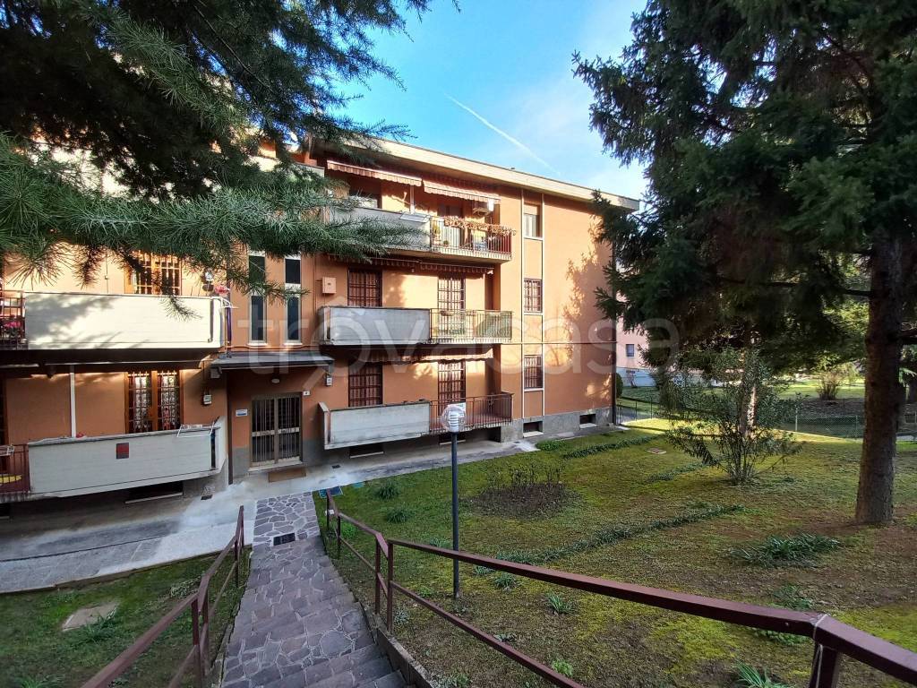 Appartamento in vendita a Monte San Pietro via Caduti di Via Fani, 8