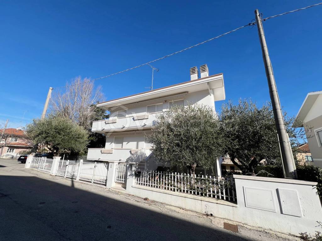 Villa Bifamiliare in vendita a Riccione viale Irsina, 5