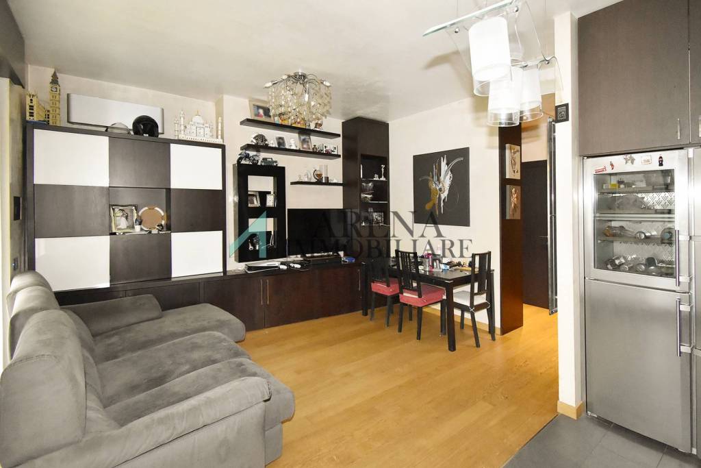 Appartamento in vendita a Milano via Mecenate 25