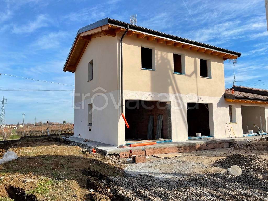 Villa a Schiera in vendita a Castelvetro di Modena via Sinistra Guerro, 18/a