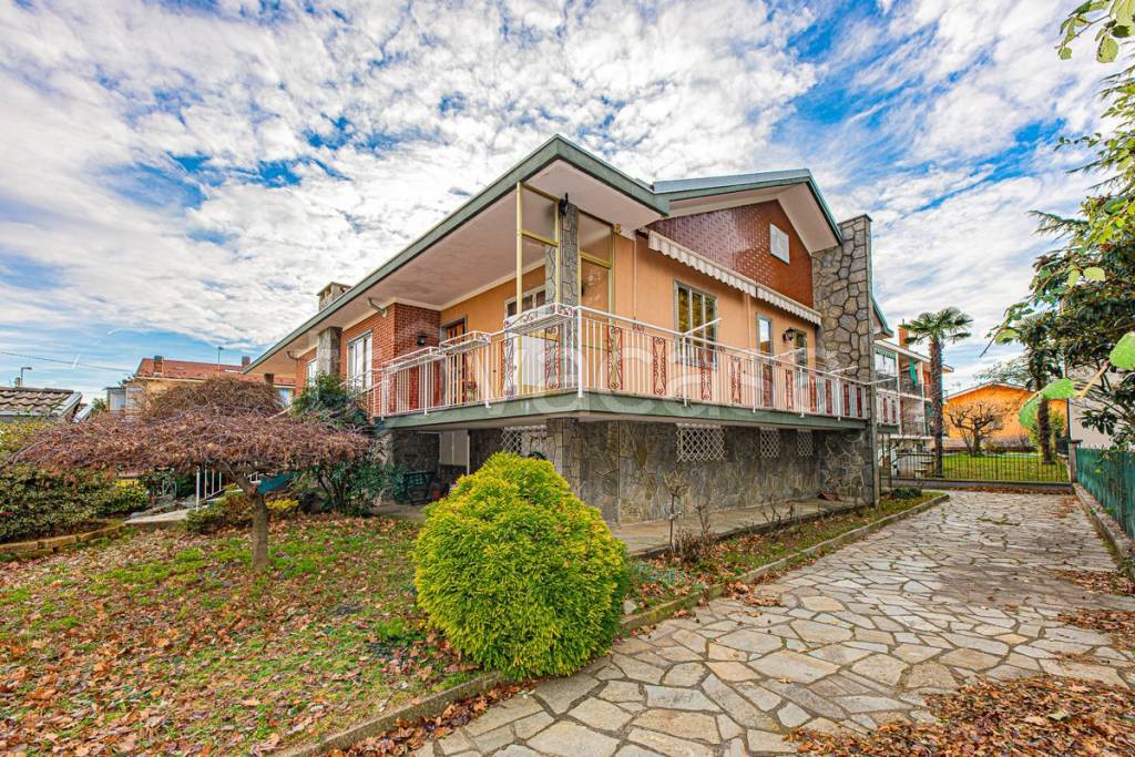 Villa in vendita a Pianezza via Fratelli Cervi, 23