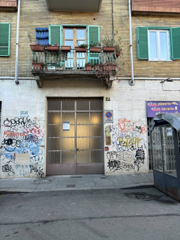 Garage in vendita a Torino via Buniva 24
