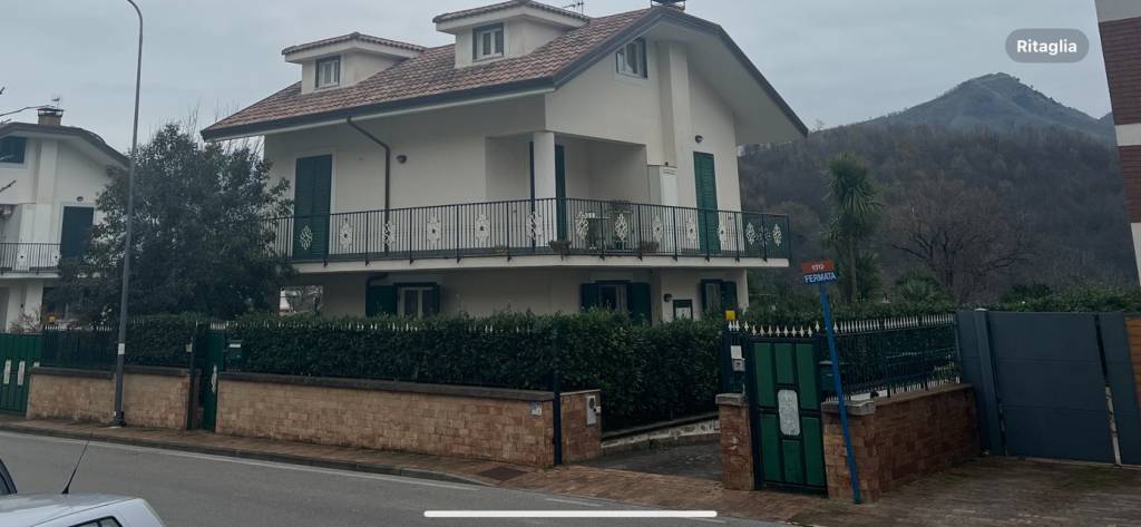 Villa in vendita a Baronissi via Domenico Cirillo