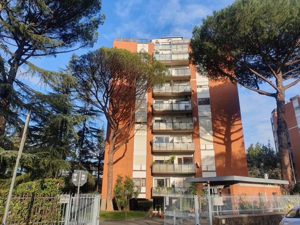 Appartamento in vendita a Roma via Alessandro Vessella