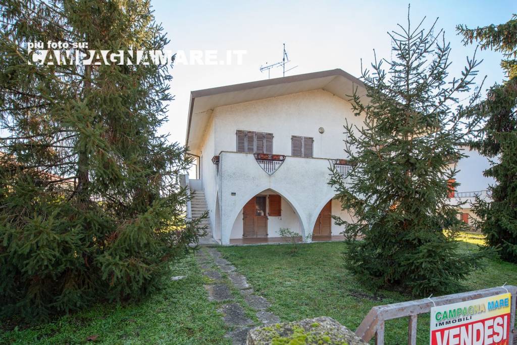 Villa Bifamiliare in vendita a Lagosanto via Trattati di Roma, 10/h