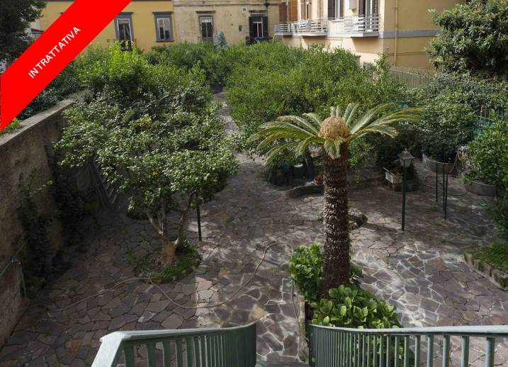 Appartamento in vendita a Napoli piazza Gesù e Maria, 4