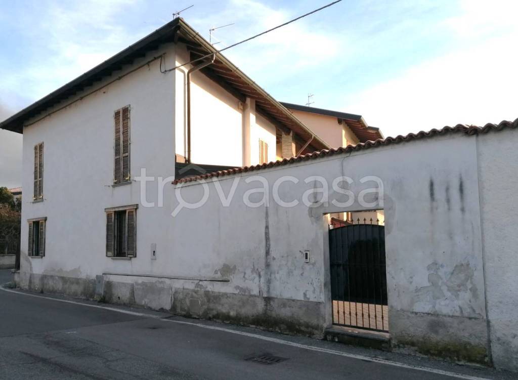 Casa Indipendente in vendita a Fara Gera d'Adda via Antonio Locatelli