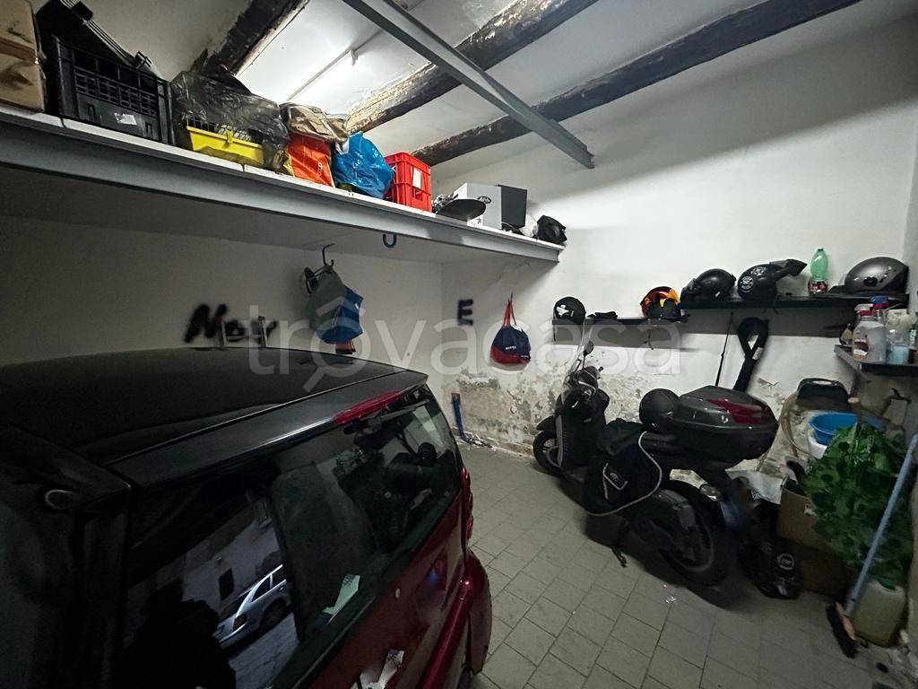 Garage in vendita a Napoli via Pasquale Galluppi