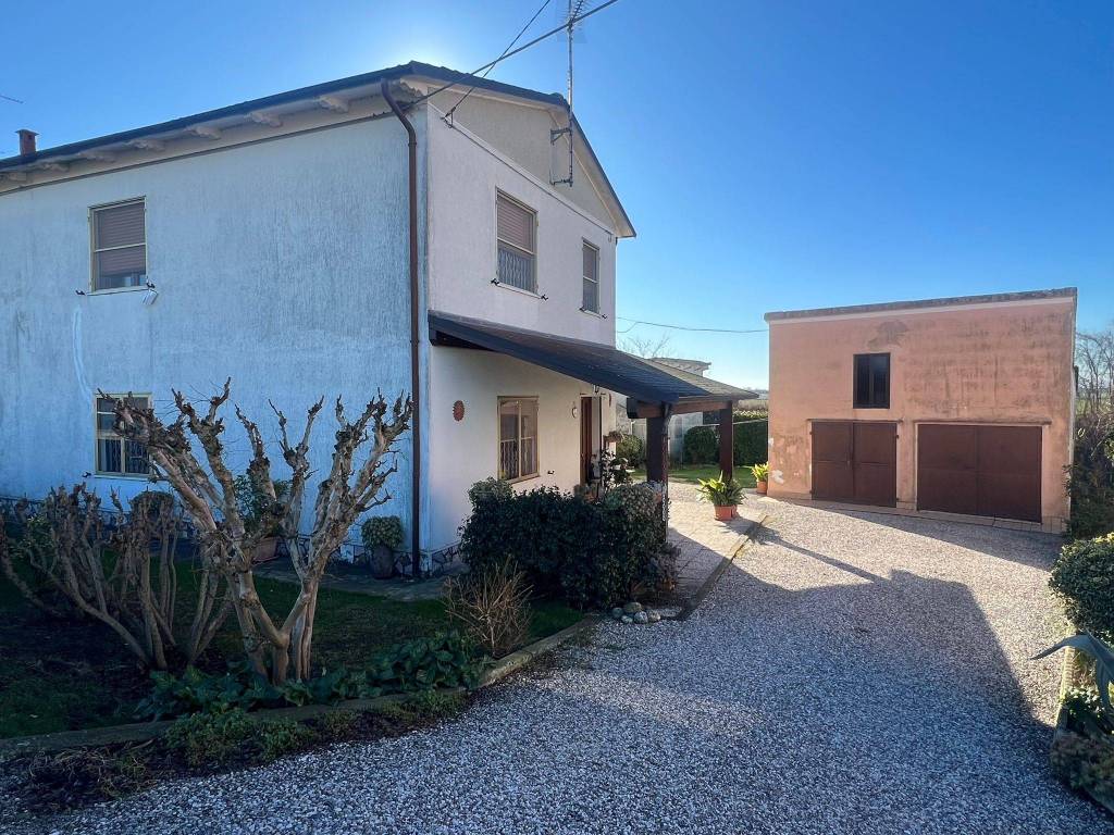 Villa in in vendita da privato a Bondeno via Argine Diversivo, 200