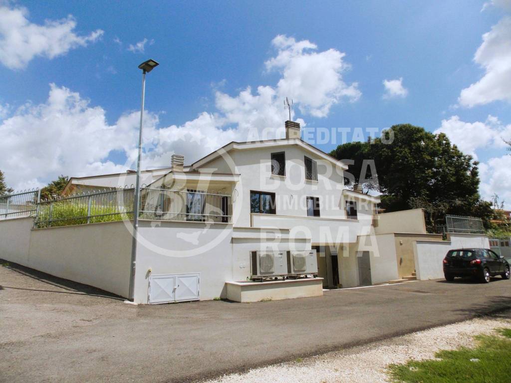 Villa Bifamiliare in vendita a Lariano via Colle Cagioli, 24b