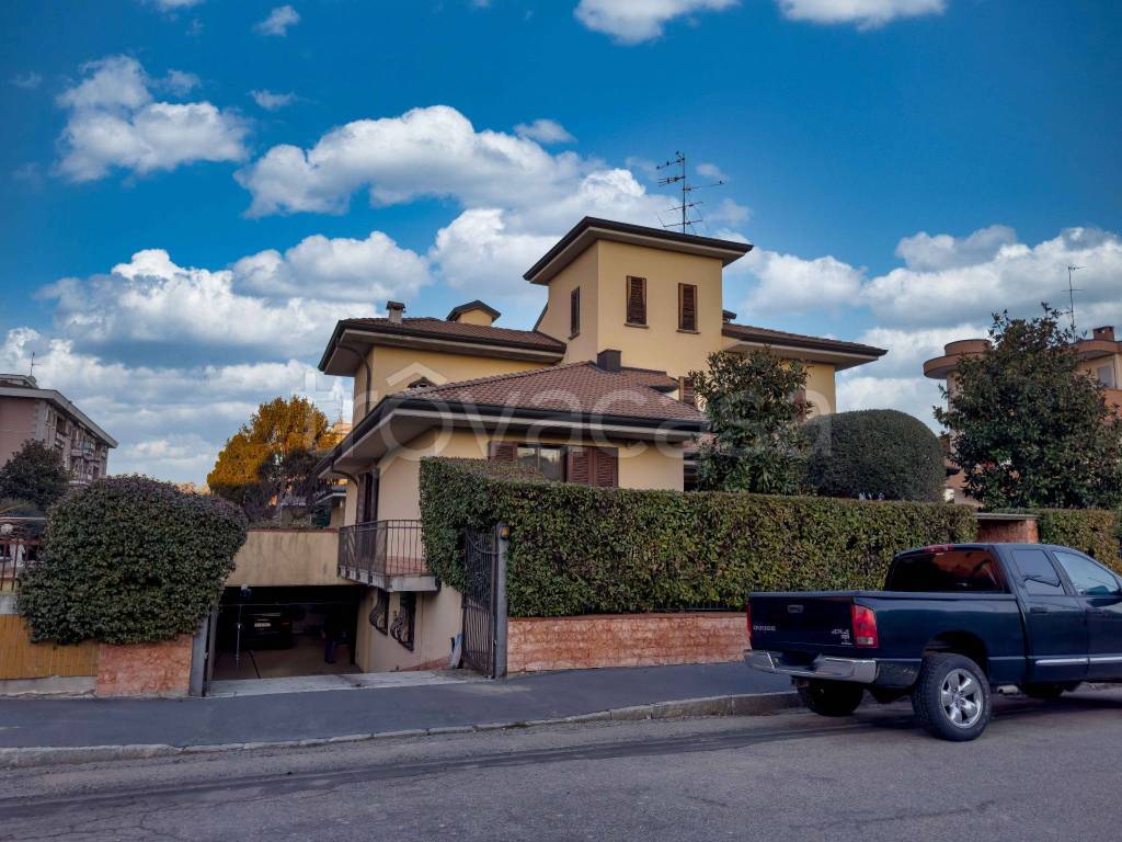 Villa in vendita a Rozzano via Luigi Pirandello