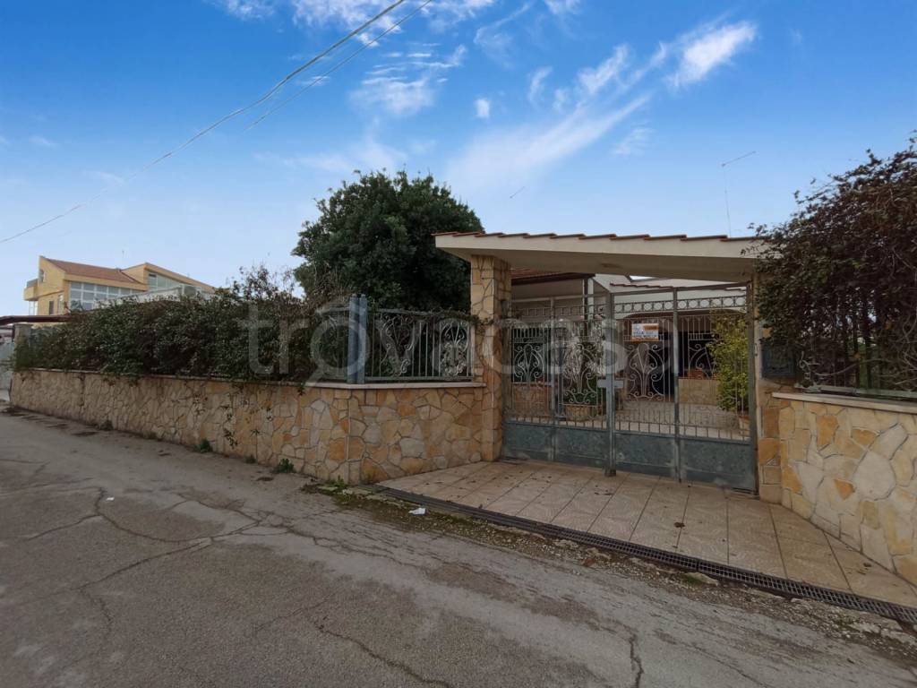 Villa in vendita a Taranto via Salpe, 7