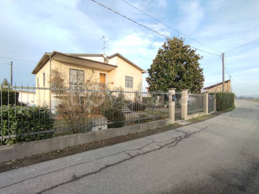 Villa in vendita ad Albuzzano via Cascina Mensi, 24