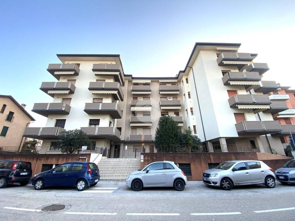 Appartamento in vendita a Vicenza via Raffaele Cadorna, 24